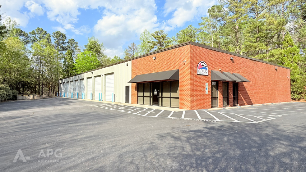 More Photos Of 3227 Spottswood St, Raleigh Light Manufacturing For Lease