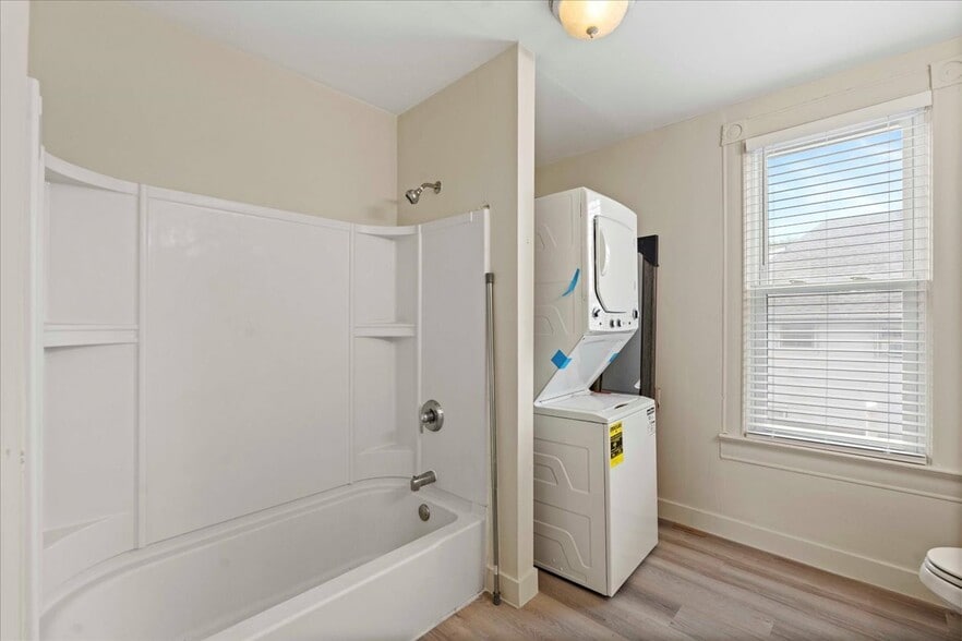 More Photos Of 200 & 204 W Main St, Waunakee Storefront Retail Residential For Sale