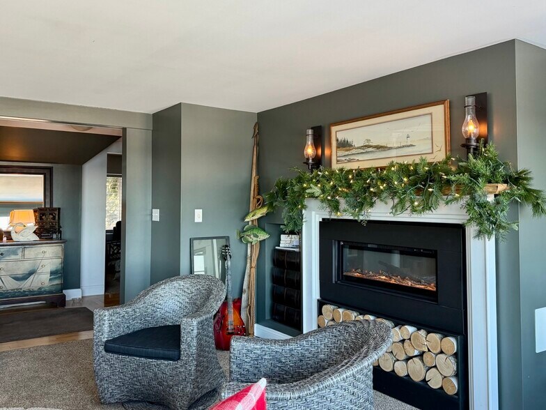 More Photos Of 886 Commercial St, Rockport Hotel For Sale