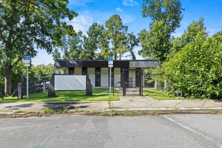 More Photos Of 1355 E Lafayette St, Tallahassee Veterinarian Kennel For Sale