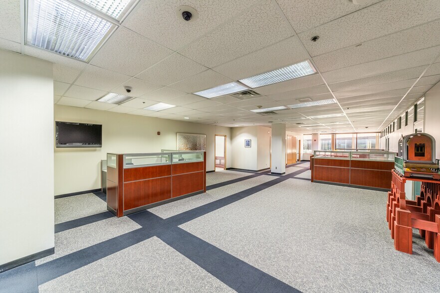 More Photos Of 100 Citibank Dr, San Antonio Office For Sale