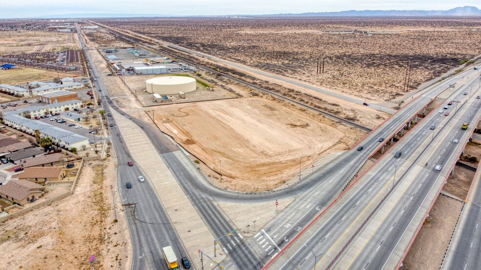 More Photos Of 10100 Railroad Dr., El Paso Warehouse For Lease