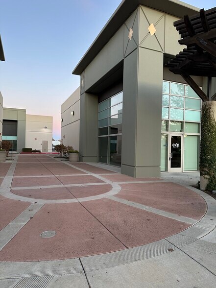 More Photos Of 9040 Brentwood Blvd, Brentwood Flex For Lease