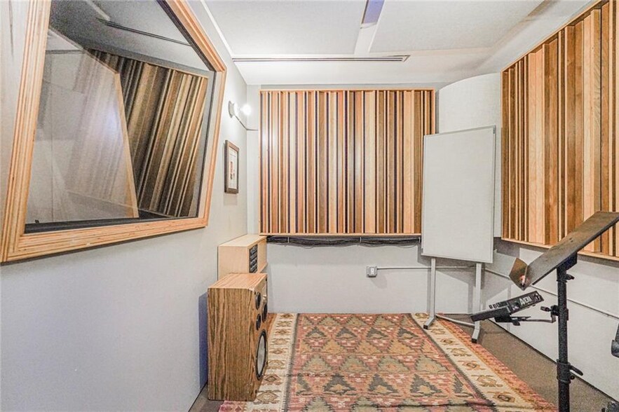 More Photos Of 332 Douglass St, Brooklyn Warehouse For Sale