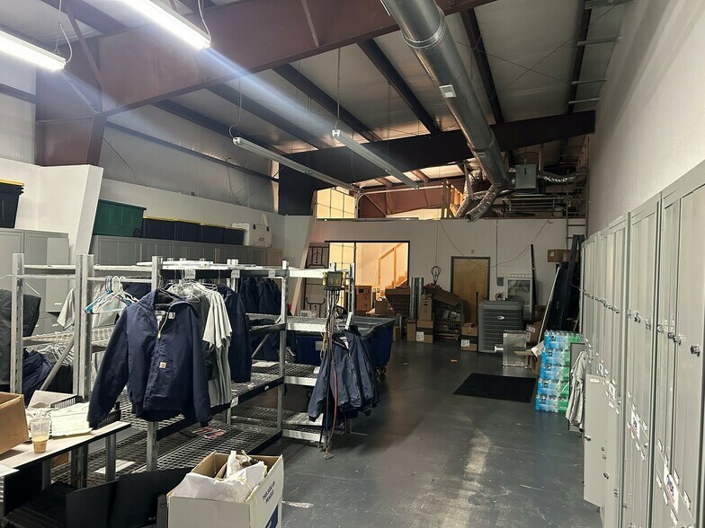More Photos Of 905 Messenger Ln, Moore Light Manufacturing For Lease