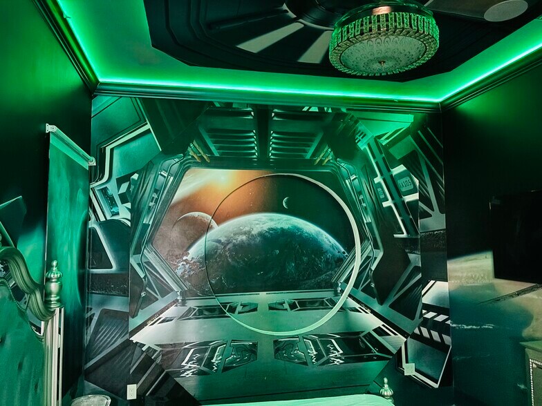 More Photos Of 1015 Fantasy Dr, Davenport Specialty For Sale