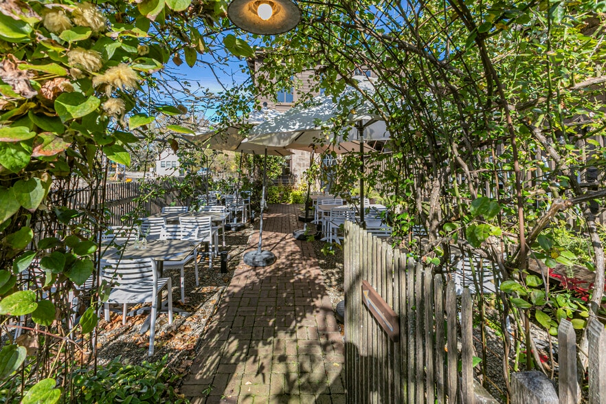 More Photos Of 2 Bridge St, Milford Restaurant For Sale