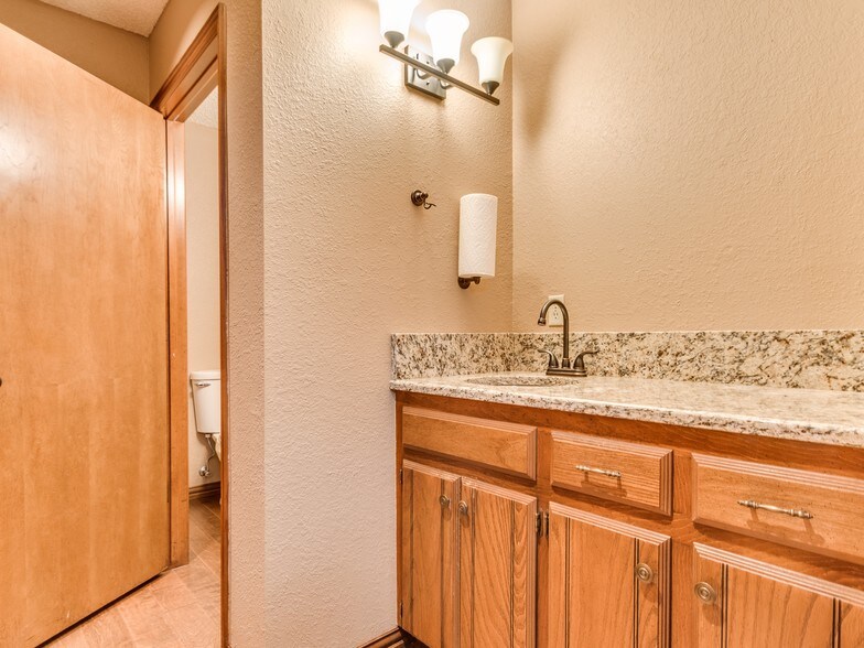 More Photos Of 2222 Westpark Dr, Norman Medical For Sale