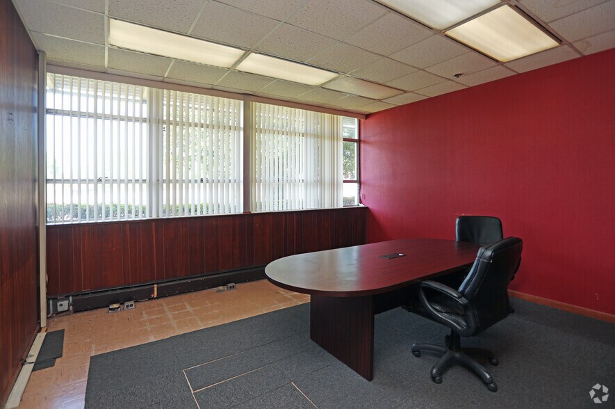 More Photos Of 572 S New St, Eden Distribution For Lease