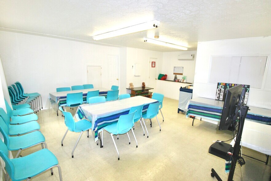 More Photos Of 610 Dundee Rd, Dundee Storefront Retail Residential For Lease