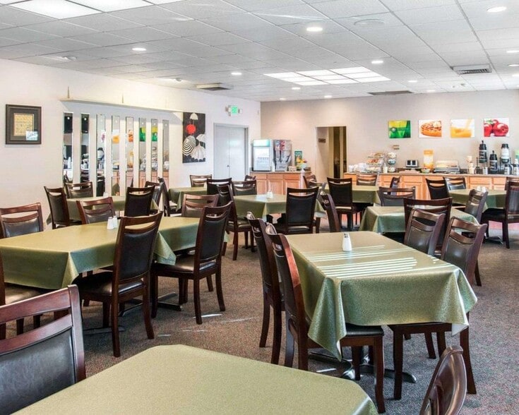 More Photos Of 2603 N Lincoln Rd, Escanaba Hotel For Sale