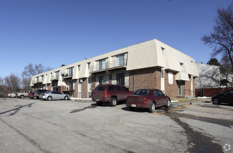 More Photos Of 7810 Blondo St, Omaha Apartments For Sale