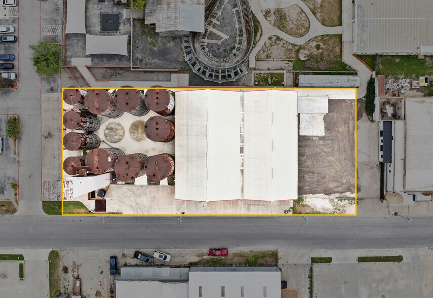 More Photos Of 1127 Bowie St, Seguin Industrial For Sale