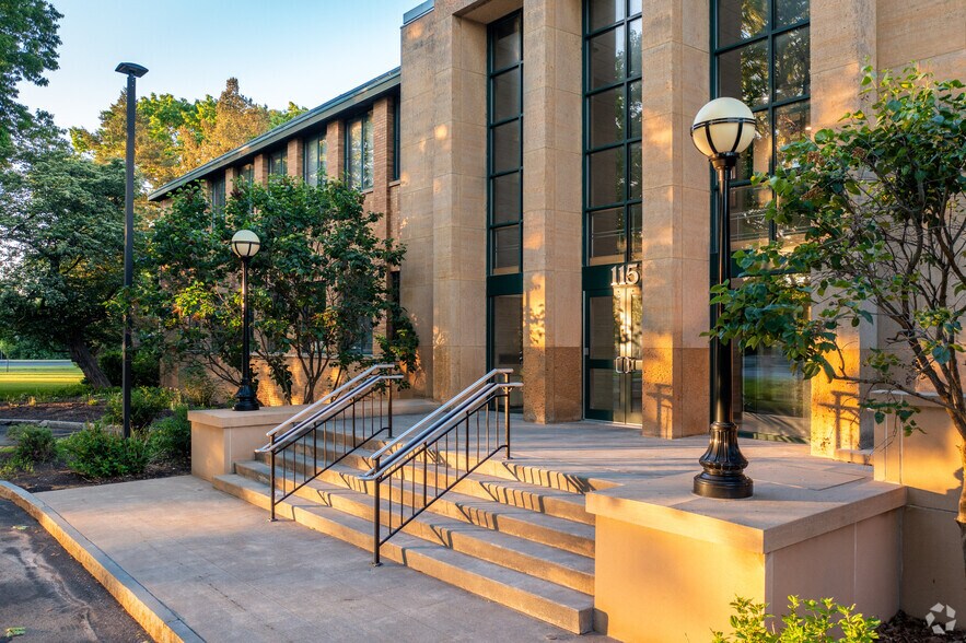 More Photos Of 115 Continuum Dr, Liverpool Medical For Lease