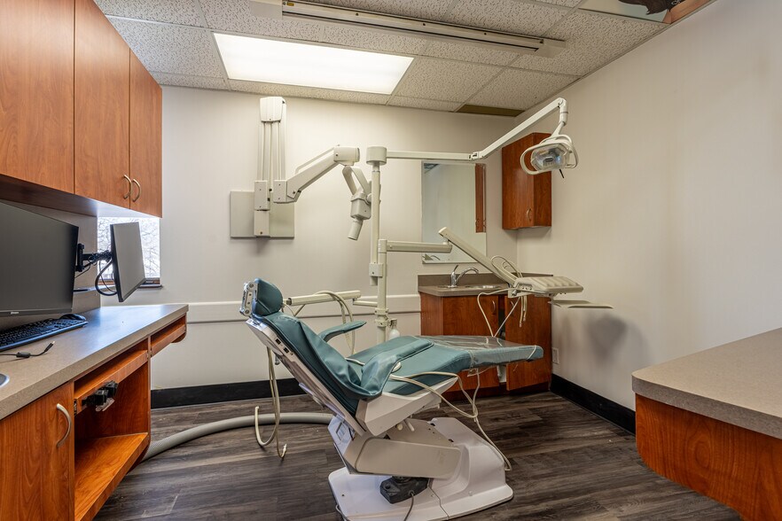 More Photos Of 183 S Bloomingdale Rd, Bloomingdale Medical For Lease