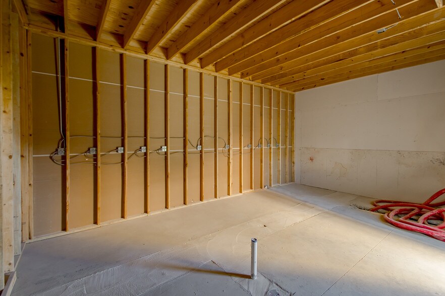 More Photos Of 4001 Nicholson Dr, Baton Rouge Hotel For Lease