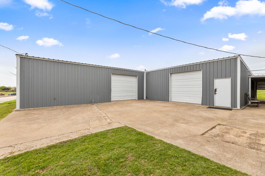 More Photos Of 6826 Baker Blvd, Richland Hills Light Manufacturing For Lease