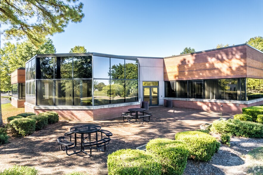 More Photos Of 7275 Goodlett Farms Pky, Cordova Light Distribution For Lease