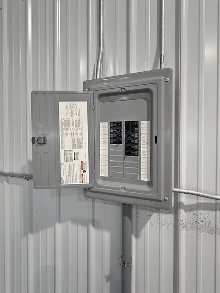 More Photos Of 606 Stagecoach Rd, Grinnell Industrial For Lease