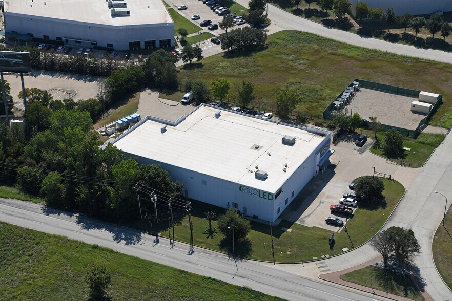 More Photos Of 4924 Cambridge Rd, Fort Worth Distribution For Sale