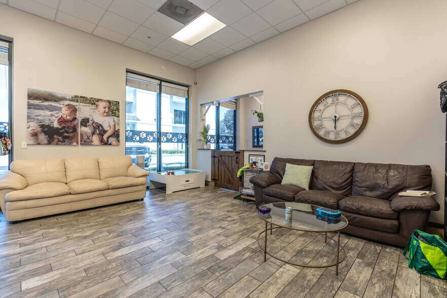 More Photos Of 2770 Davis Blvd, Naples Storefront For Sale