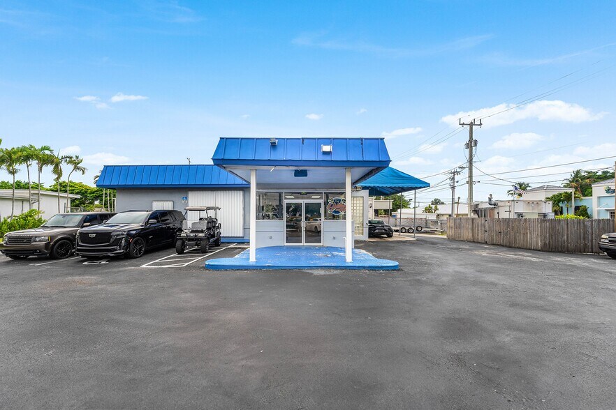 More Photos Of 1941 NE 34th Ct, Lighthouse Point Freestanding For Sale