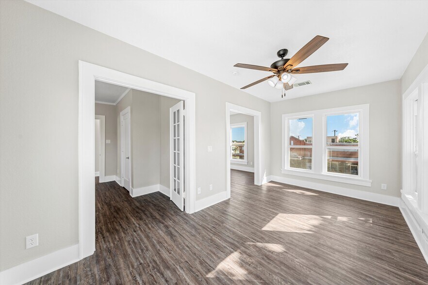 More Photos Of 1314 N 15th St, Waco General Retail For Sale