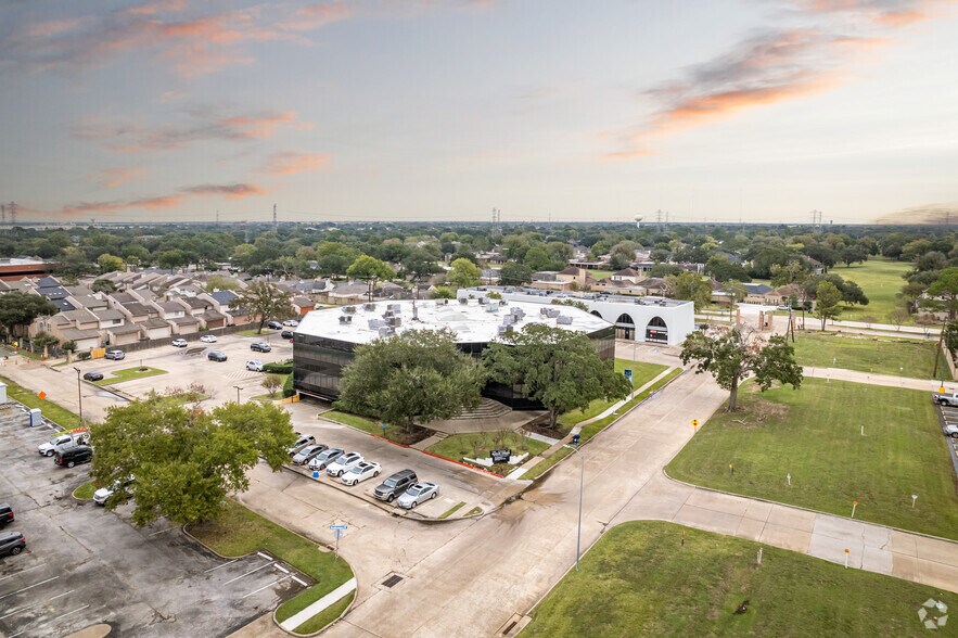 More Photos Of 101 Southwestern Blvd, Sugar Land Office For Lease