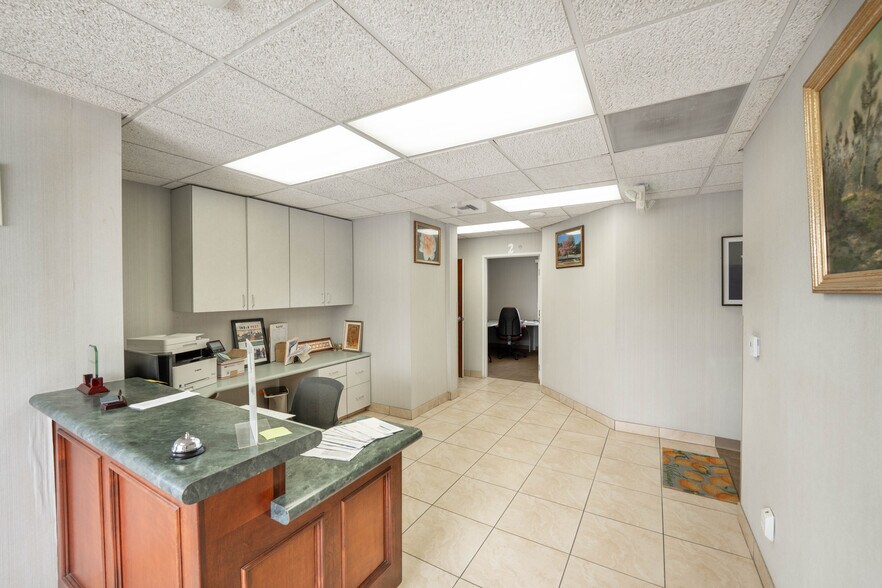 More Photos Of 5995-5997 Brockton Ave, Riverside Medical For Sale