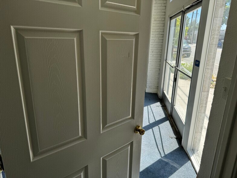 More Photos Of 955 Venice Blvd, Los Angeles Warehouse For Lease