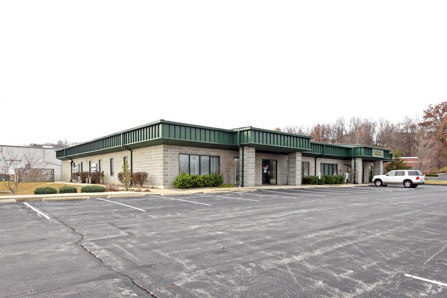 Primary Photo Of 239 Fox Hill Rd, Saint Charles Showroom For Lease