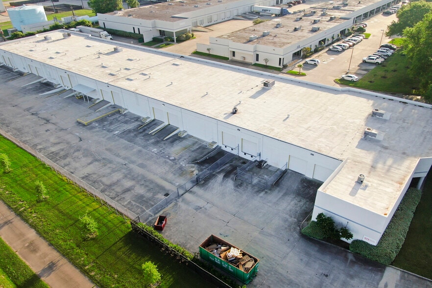 More Photos Of 283 Lockhaven Dr, Houston Warehouse For Lease