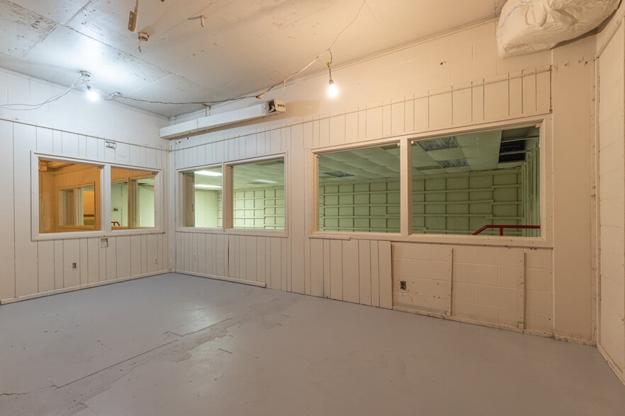 More Photos Of 8871 Griffith Rd, Nashville Warehouse For Sale