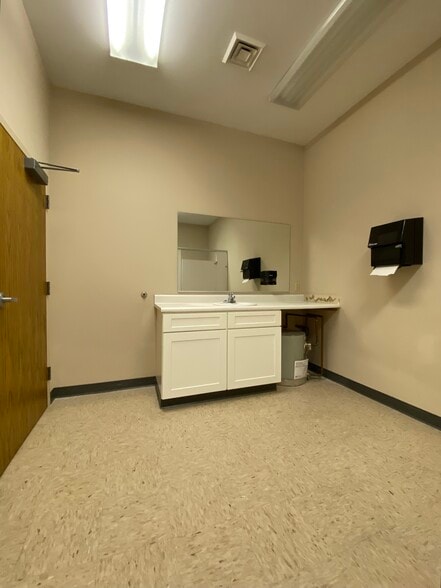 More Photos Of 1419 Chapman Hwy, Sevierville Light Distribution For Lease