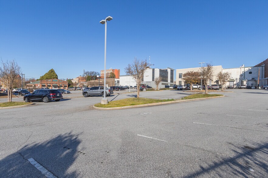 More Photos Of 129 N Main St, Anderson Office For Lease