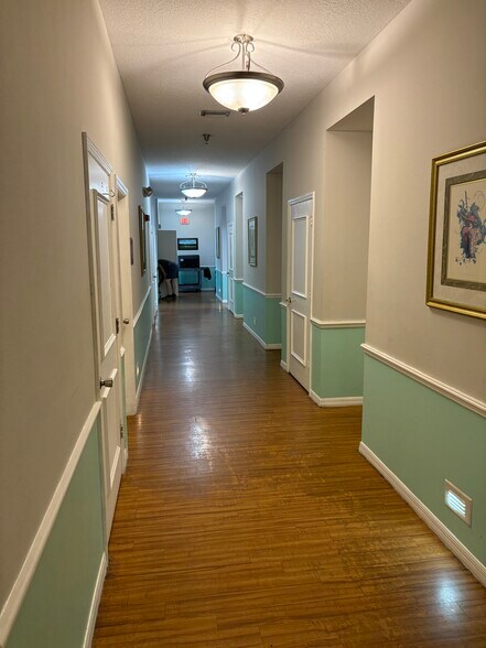 More Photos Of 1725 Manatee Ave, Bradenton Medical For Sale