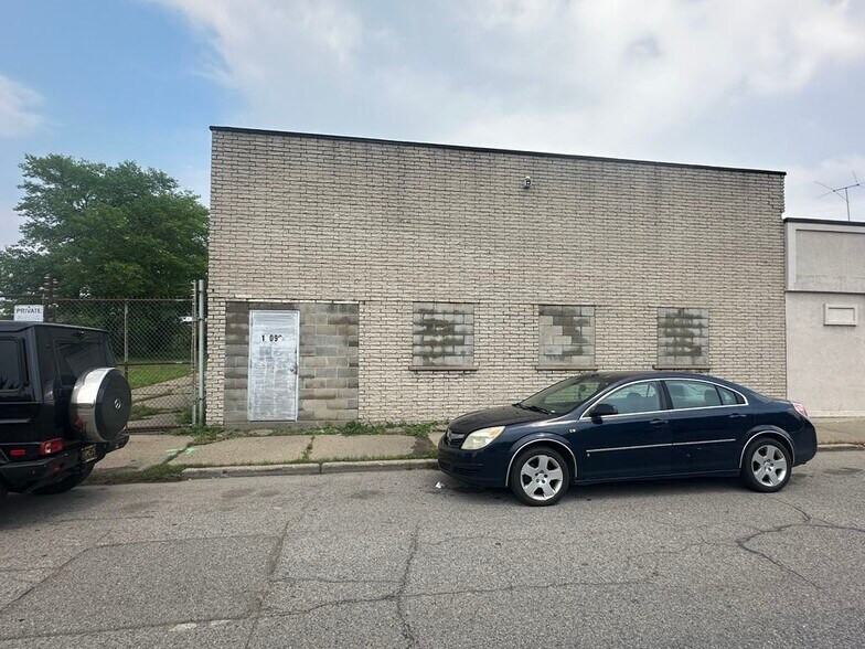 More Photos Of 18090 Mount Elliott St, Detroit Warehouse For Sale