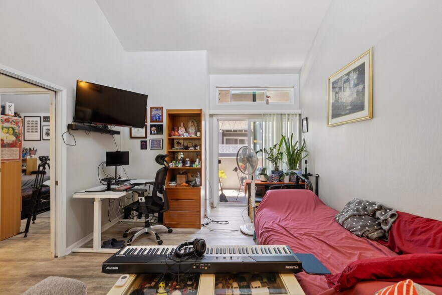 More Photos Of 1411 Oxford St, Redwood City Apartments For Sale