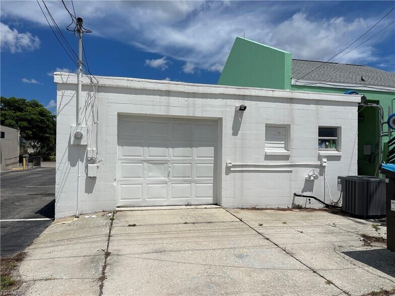 More Photos Of 820 Cape Coral Pky, Cape Coral Freestanding For Sale