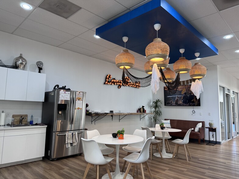 More Photos Of 2135-2141 Bellflower Blvd, Long Beach Storefront For Lease