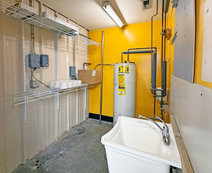 More Photos Of 311 Transpoint dr, Dupo Industrial For Lease