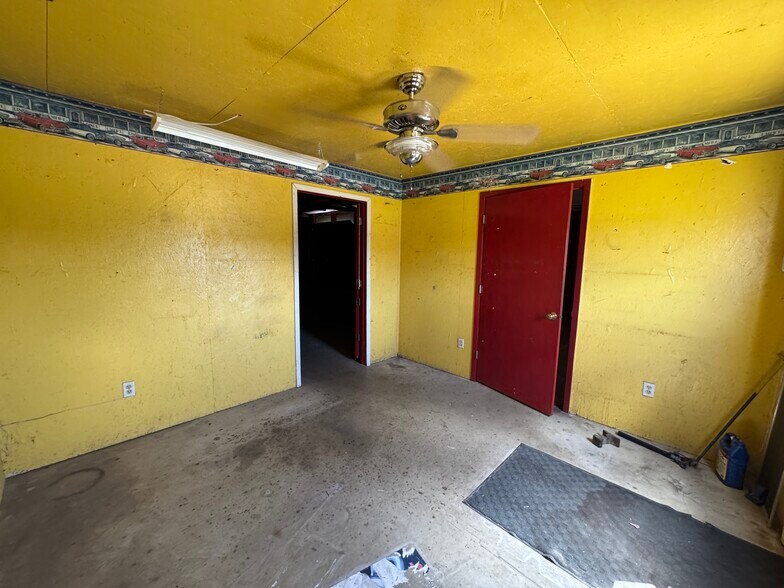 More Photos Of 15083 Highway 155 S, Tyler Warehouse For Sale