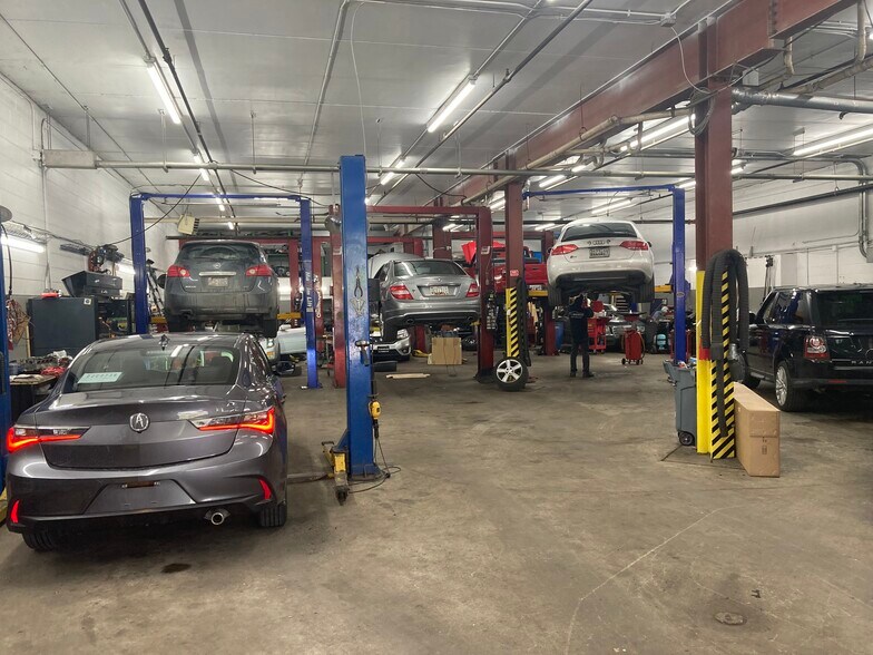 More Photos Of 7611-7615 Rickenbacker Dr, Gaithersburg Flex For Lease