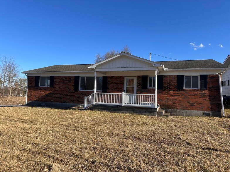 More Photos Of 346 Rural Acres Dr, Beckley Showroom For Sale