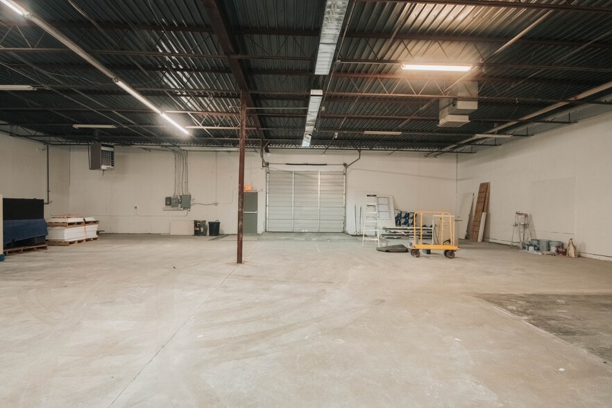 More Photos Of 8532-8548 E 41st St, Tulsa Freestanding For Lease