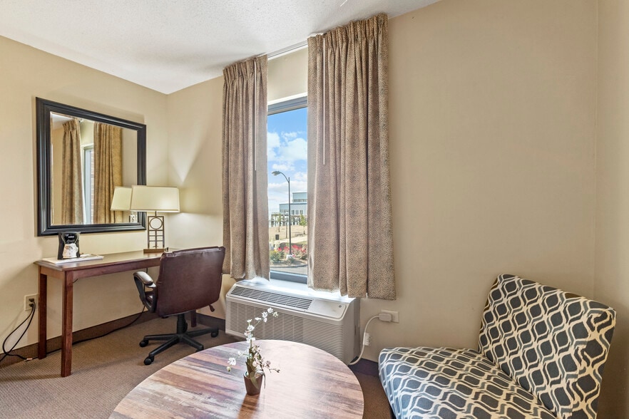 More Photos Of 30 Colonial Ave, Colonial Beach Hotel For Sale