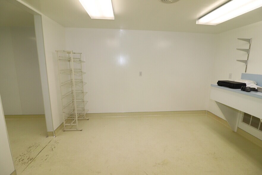 More Photos Of 1651 Washington St, Blair Storefront For Sale