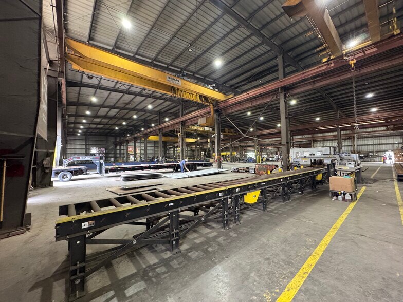 More Photos Of 1629 Miles St, Houston Manufacturing For Lease