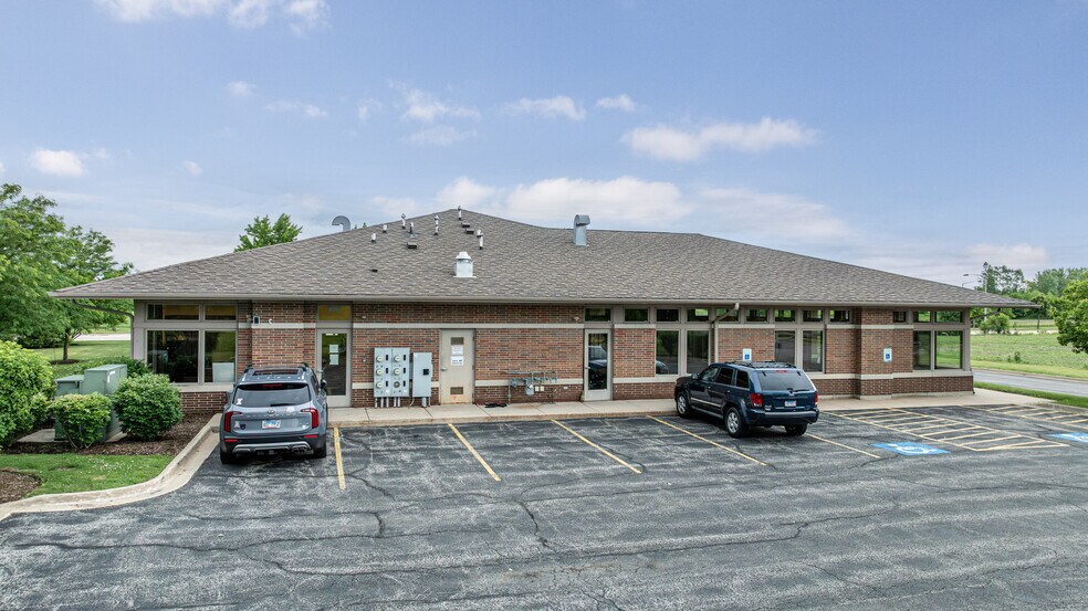 More Photos Of 306 E Countryside Pky, Yorkville Office For Lease