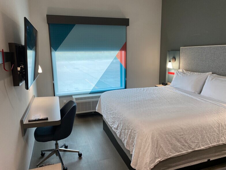 More Photos Of 281 Buddy Ganem Dr, Portland Hotel For Sale